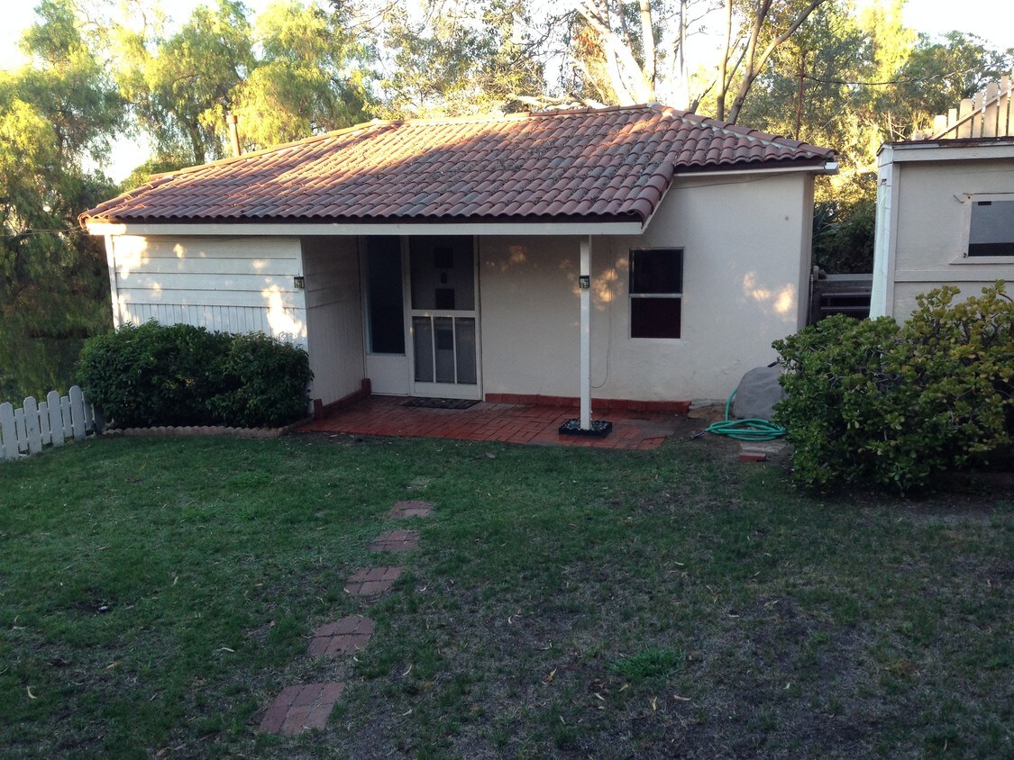 Foto principal - 8650 Chevy Chase Dr