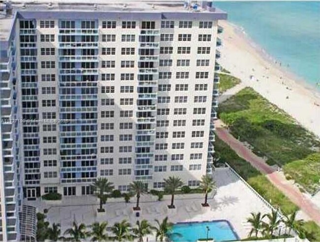 Foto del edificio - 6917 Collins Ave