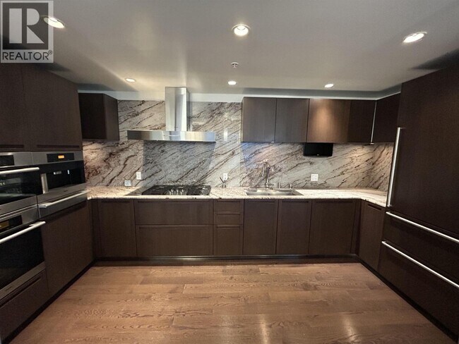 Building Photo - 1011 W Cordova St