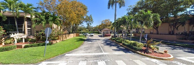 Foto del edificio - 18905 NW 62nd Ave