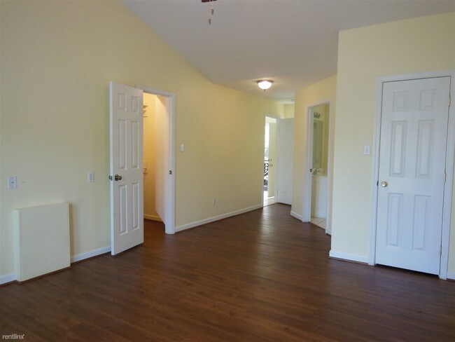 Building Photo - 115 Lake Point Cv