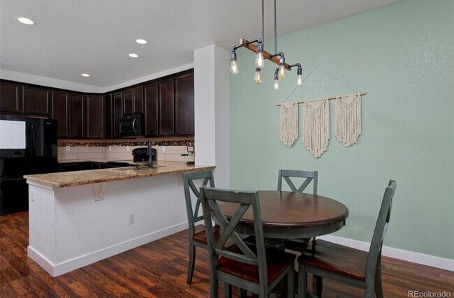 Foto del edificio - 2053 W 67th Pl