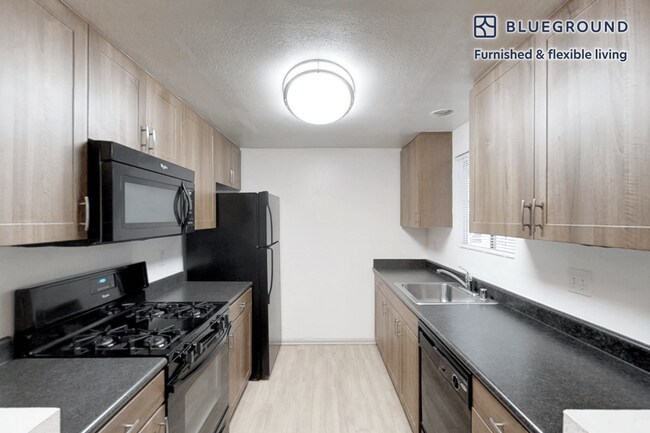 Building Photo - 111 Via Serena