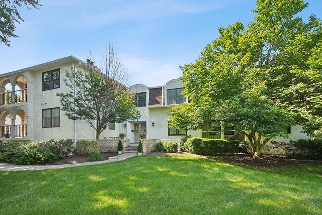 Building Photo - 8A Heritage Dr