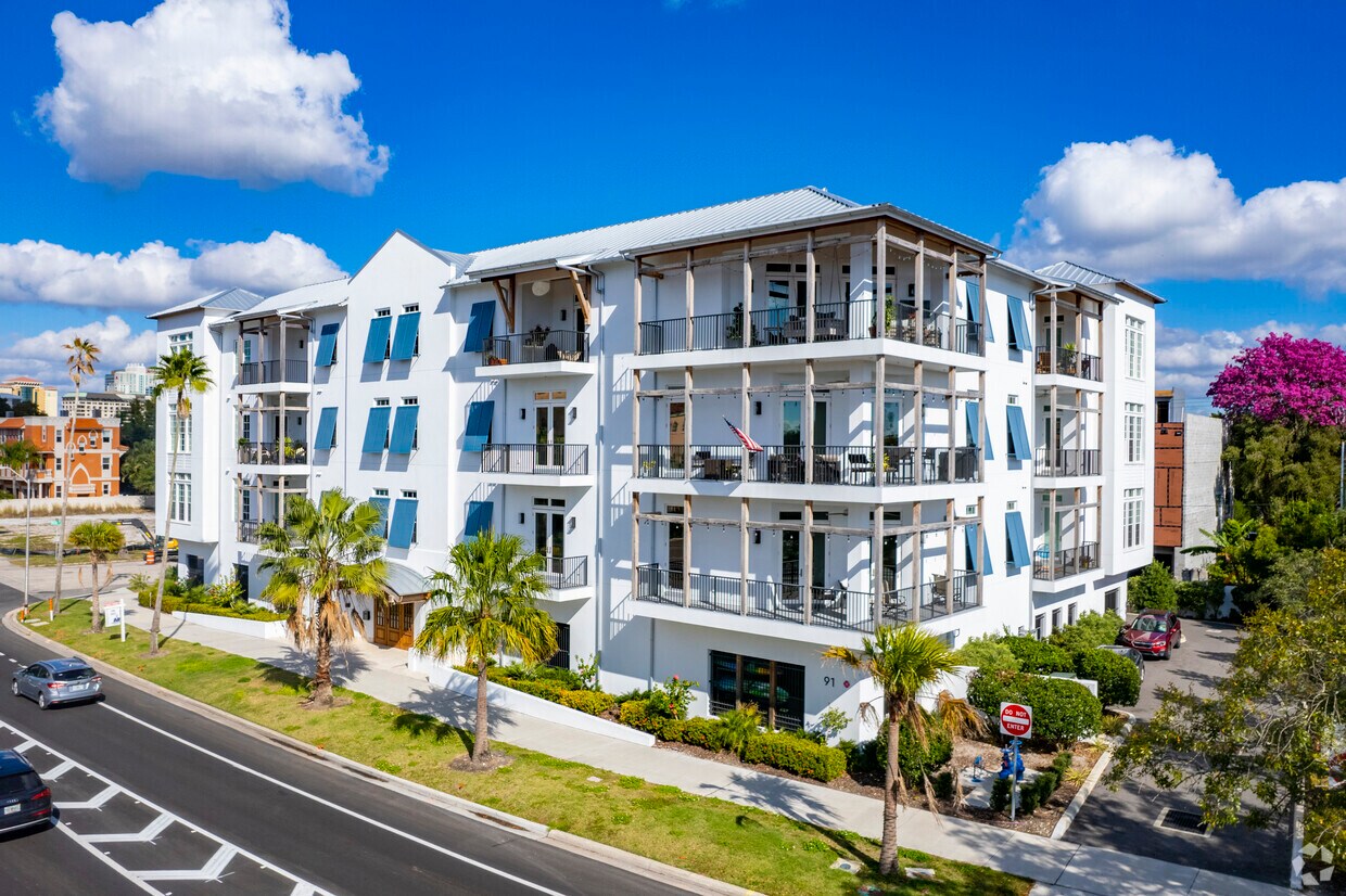 91 E de Davis Blvd Tampa, Florida 33606 - Cadillac Apartments