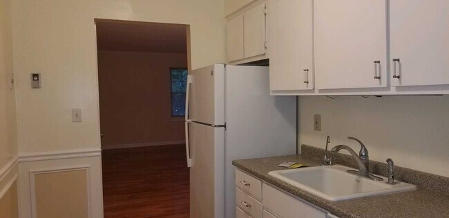 Building Photo - 5 Wildwood Dr