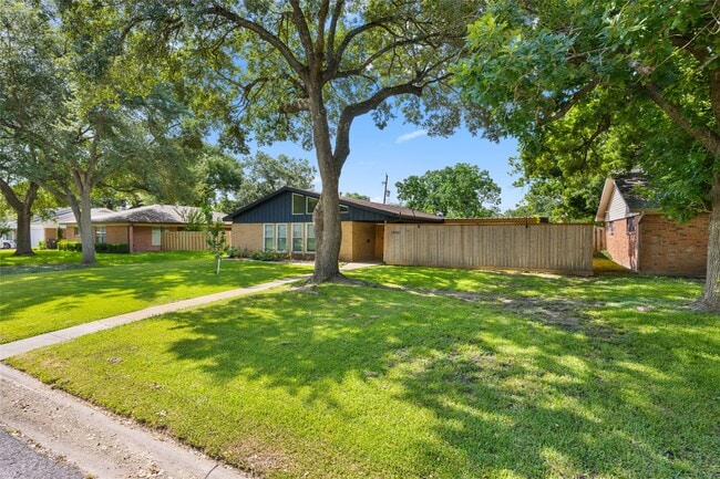 Building Photo - 3808 Avenue O