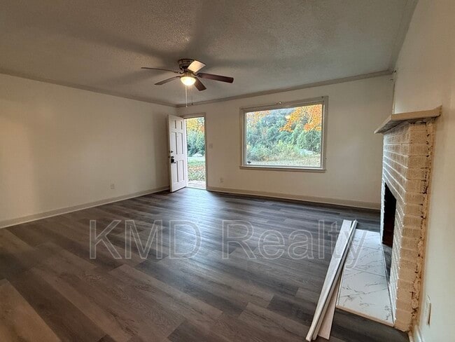 Building Photo - 9225 Moores Chapel Rd