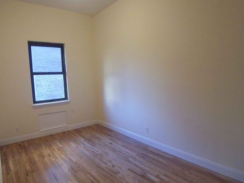 Building Photo - 240 W 76th St