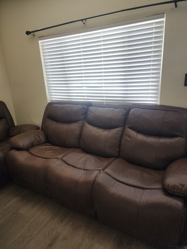 Building Photo - 635 Perfidia St