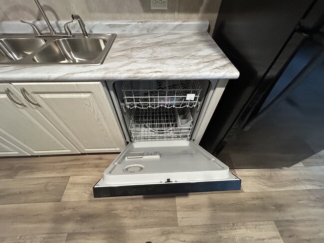 Building Photo - 82 Donna Ln