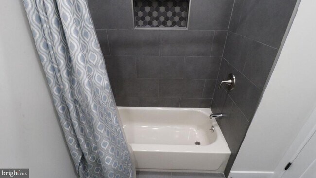 Foto del edificio - 2038 Dorrance St