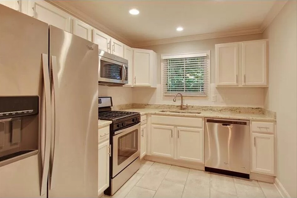 Primary Photo - 343 8th St NE