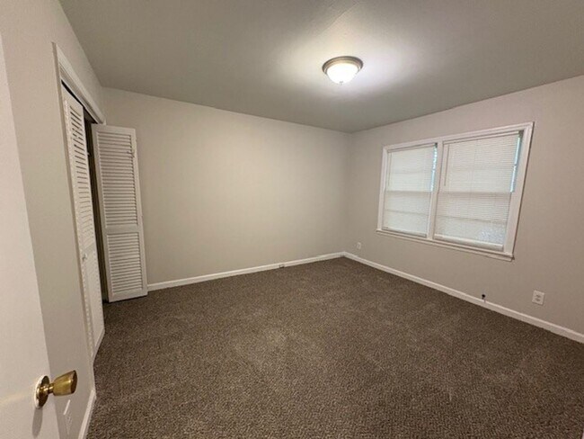 Foto del edificio - 145 Pierce Ave