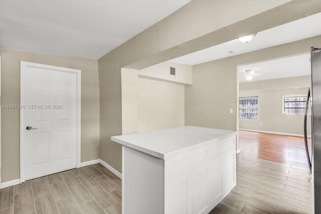 Foto del edificio - 6321 NW 20th Ave