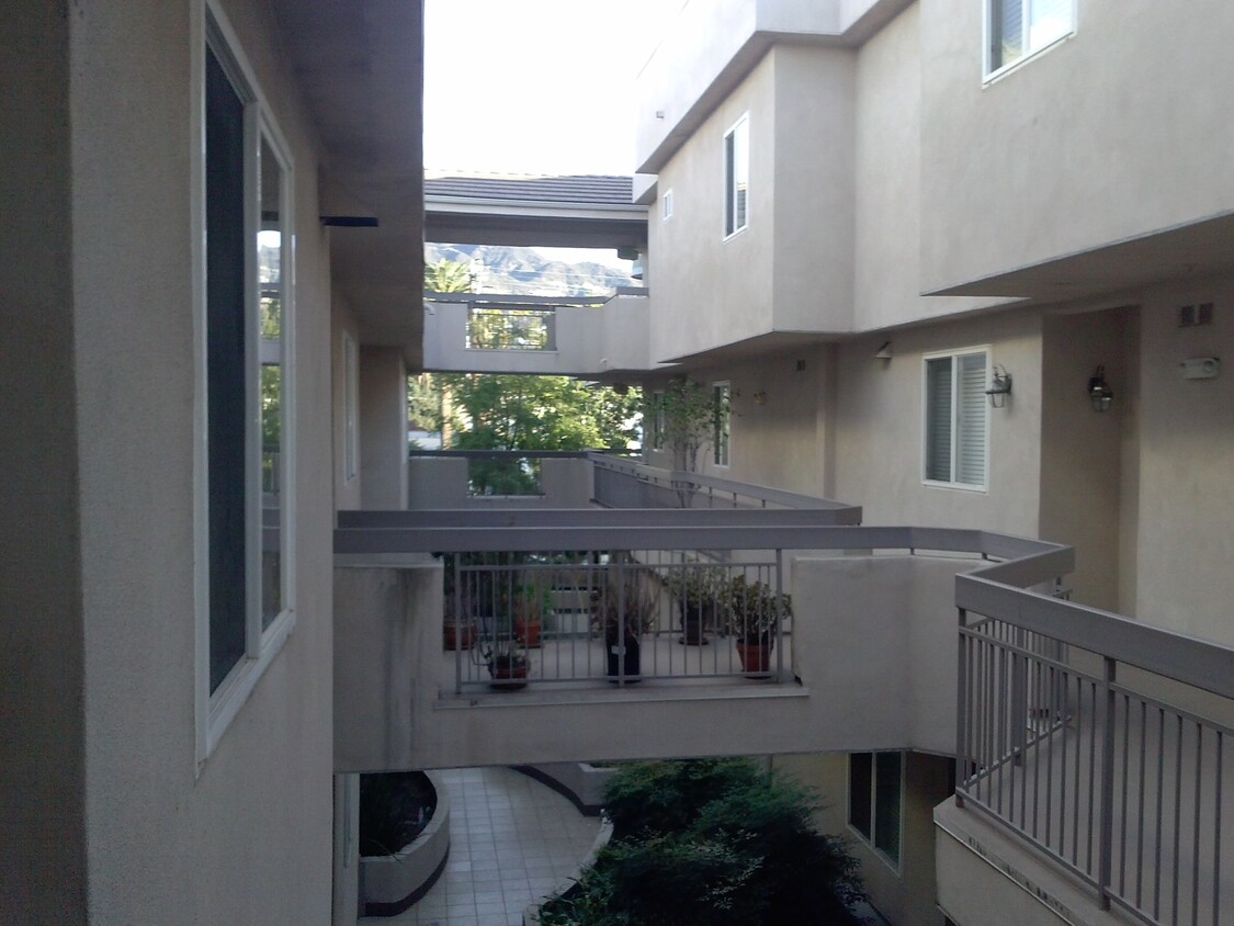 Primary Photo - 400 Cameron Pl