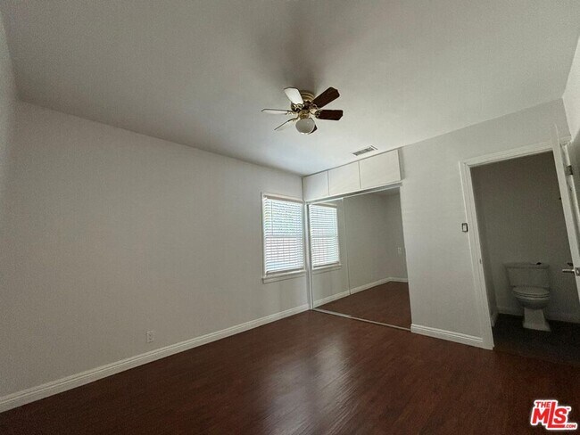 Foto del edificio - 6537 Teesdale Ave