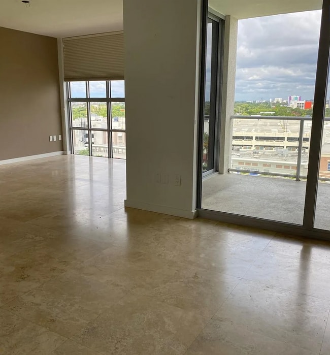 Building Photo - 3451 NE 1st Ave