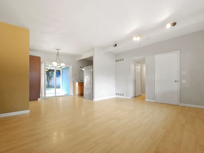 Foto del edificio - Bright Rambler in Prime Location