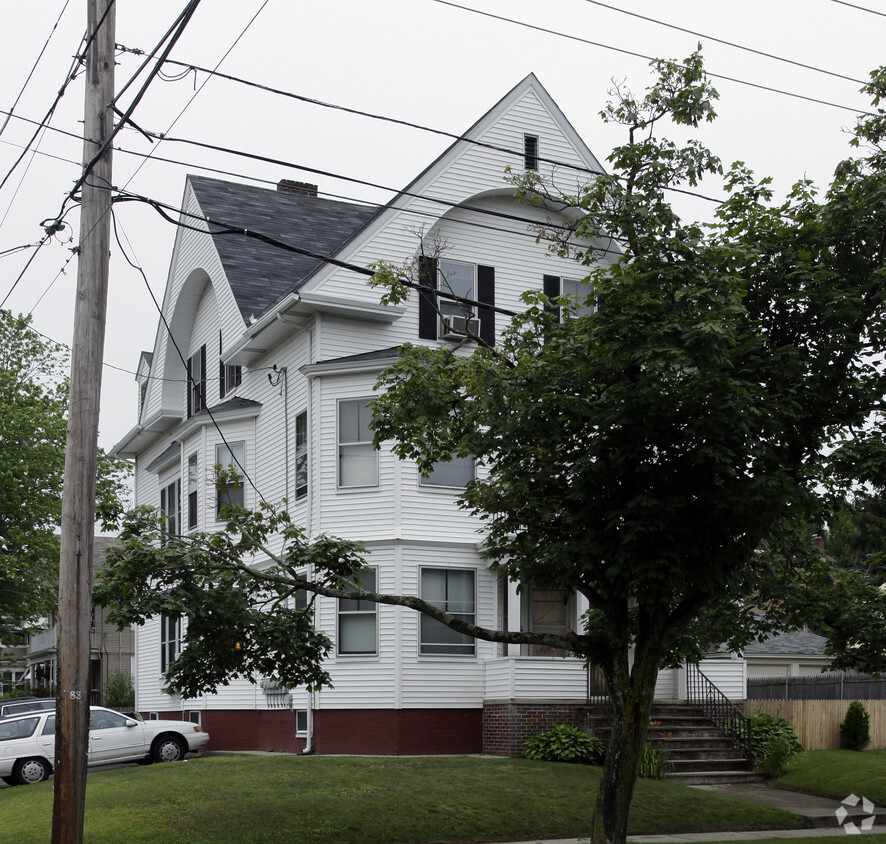 Building Photo - 623 Pontiac Ave