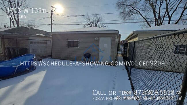 Building Photo - 1313 W 109th St