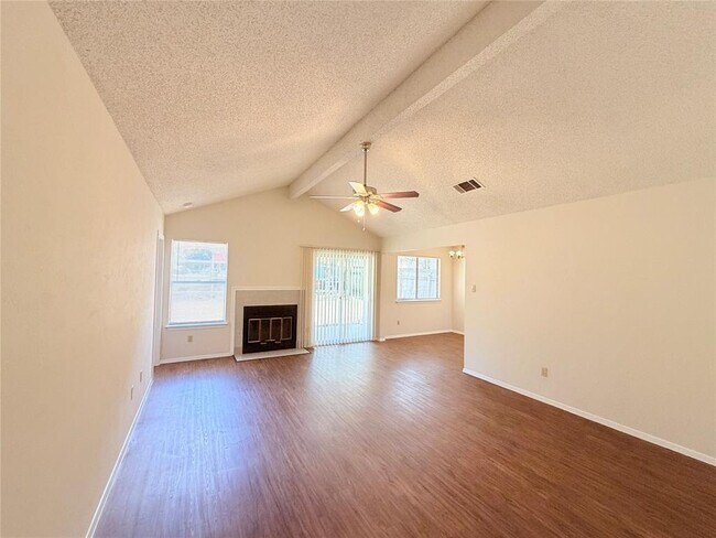 Foto del edificio - 4141 Stonecroft Dr