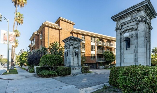 Building Photo - 4444 Wilshire Blvd