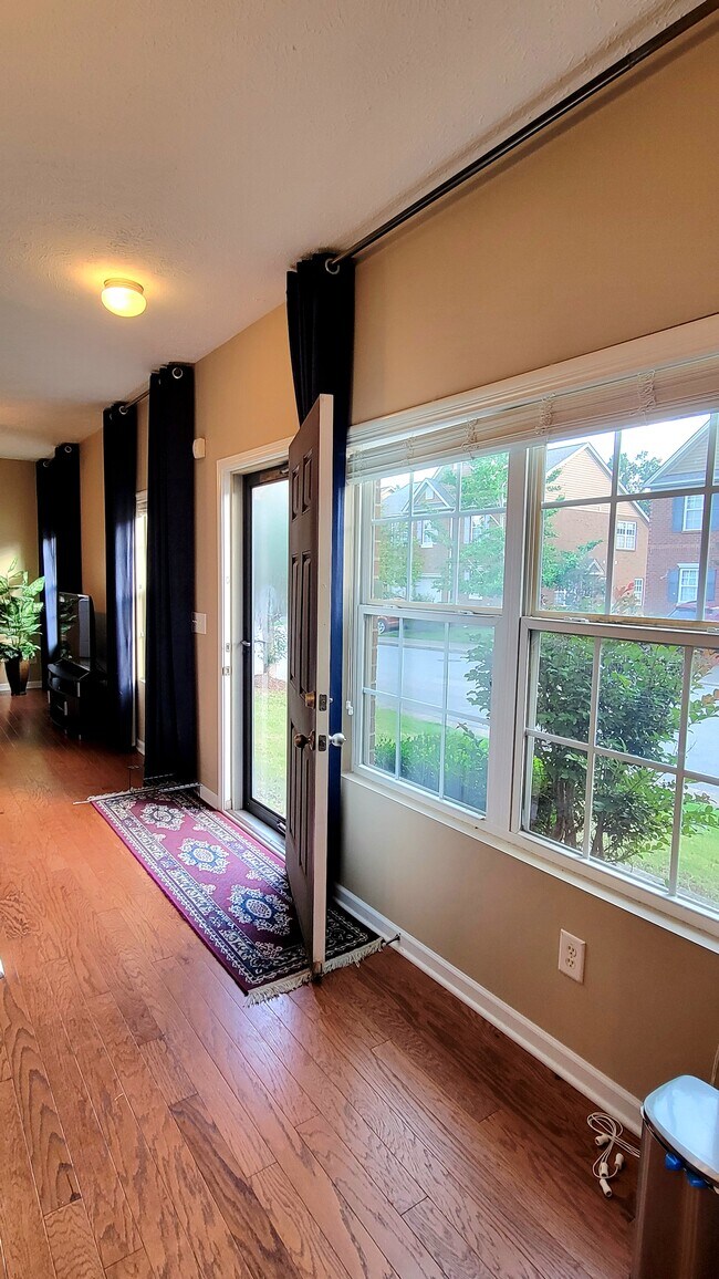Foto del edificio - 1300 Crown Point Pl