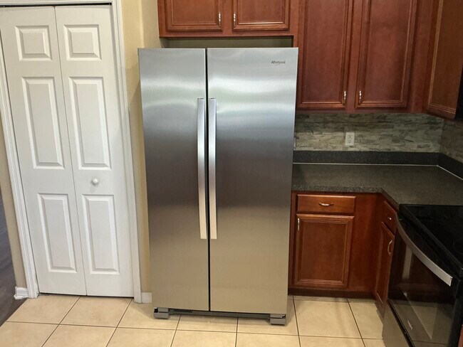 Foto del edificio - 1714 Cedar Lake Dr