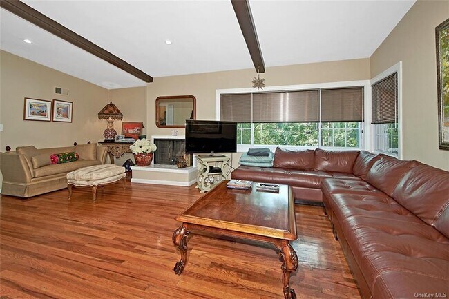 Foto del edificio - 415 Pinebrook Blvd