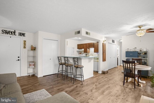 Building Photo - 44759 Woodlake Ct