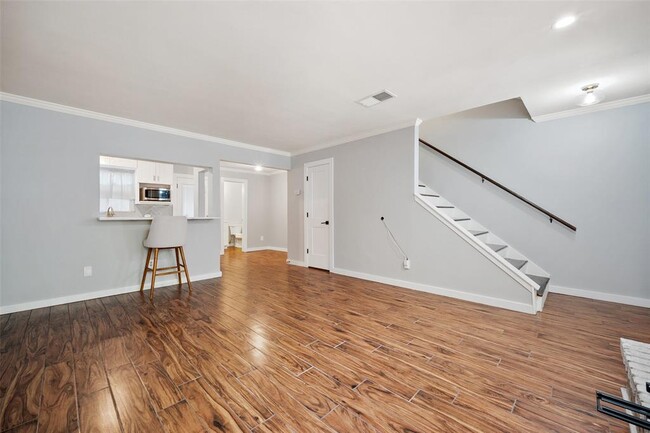 Building Photo - 810 Banister Ln