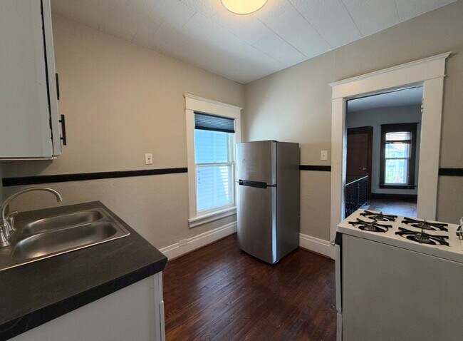 Foto del edificio - 1042 Elmwood Ave