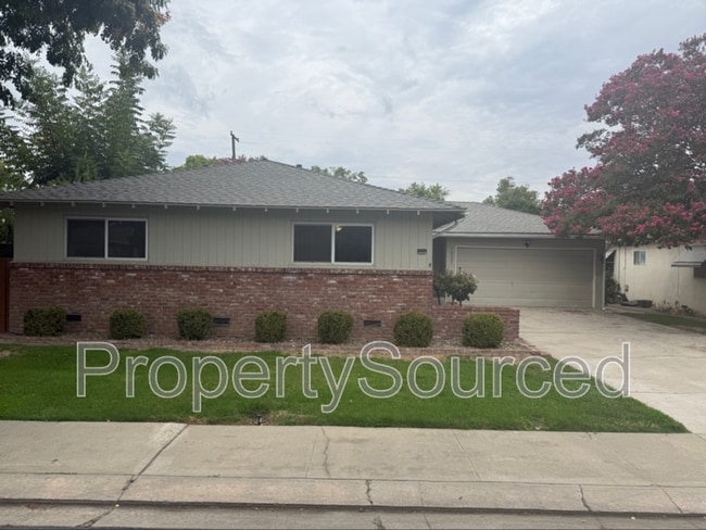 Building Photo - 1537 Maplewood Dr
