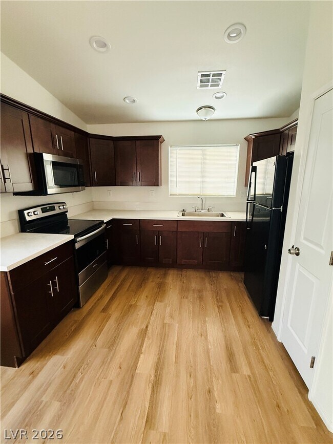 Foto del edificio - 2021 E Ambush St