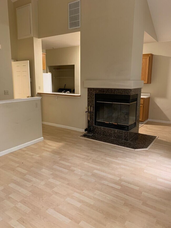 Building Photo - Townhouse near TRAVIS AFB