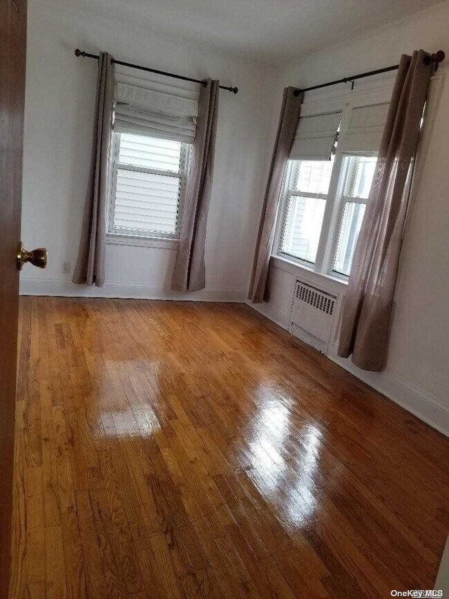 36 Barnes St Unit Upper, Long Beach, NY 11561 Room for Rent in Long