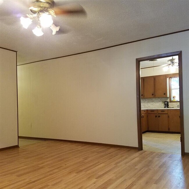 Building Photo - 404 Briarwood St