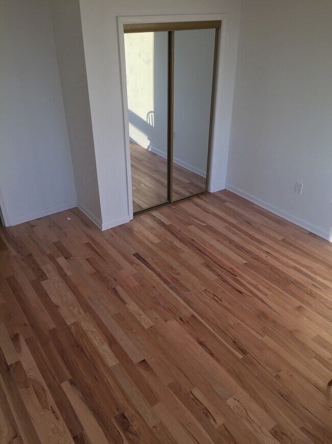 Front bed room - 526 N 31st St