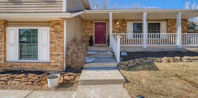 Foto del edificio - Spacious 4-Bedroom Home in Rockrimmon – Pe...