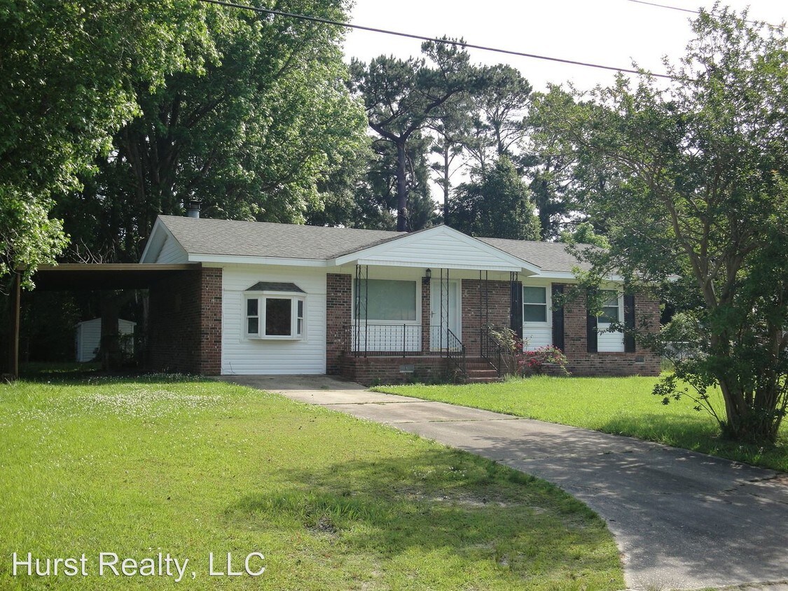 Primary Photo - 13 Berkshire Dr
