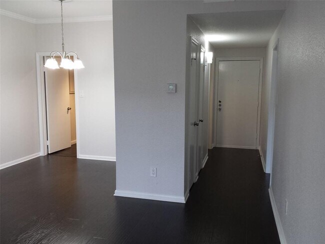 Foto del edificio - 2400 N Braeswood Blvd