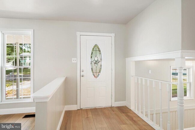 Building Photo - 15950 Alameda Dr
