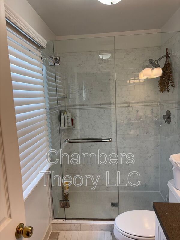 Foto del edificio - 7430 Hallcrest Dr