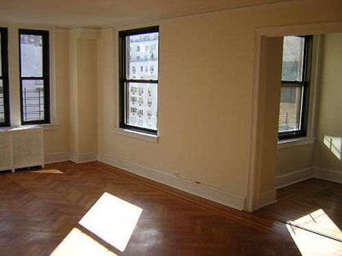Building Photo - 210 E 68TH St