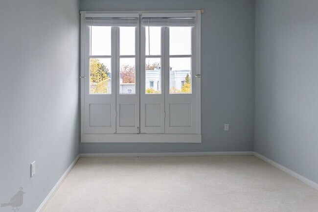 Building Photo - Terrific Two Bedroom Gem in Georgetown! Pa...