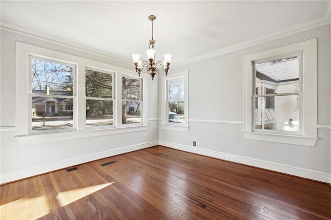 Foto del edificio - 1712 N Rock Springs Rd NE