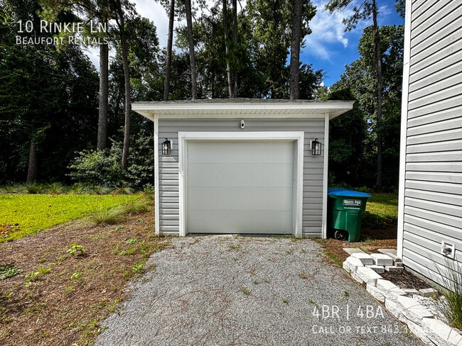 Building Photo - 10 Los Robles Rd