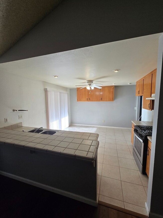 Building Photo - 1500 Raquel Ln
