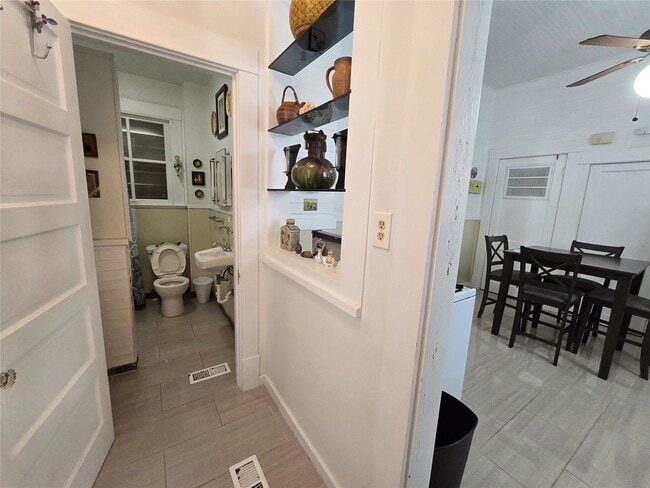 Building Photo - 916 Avenue H